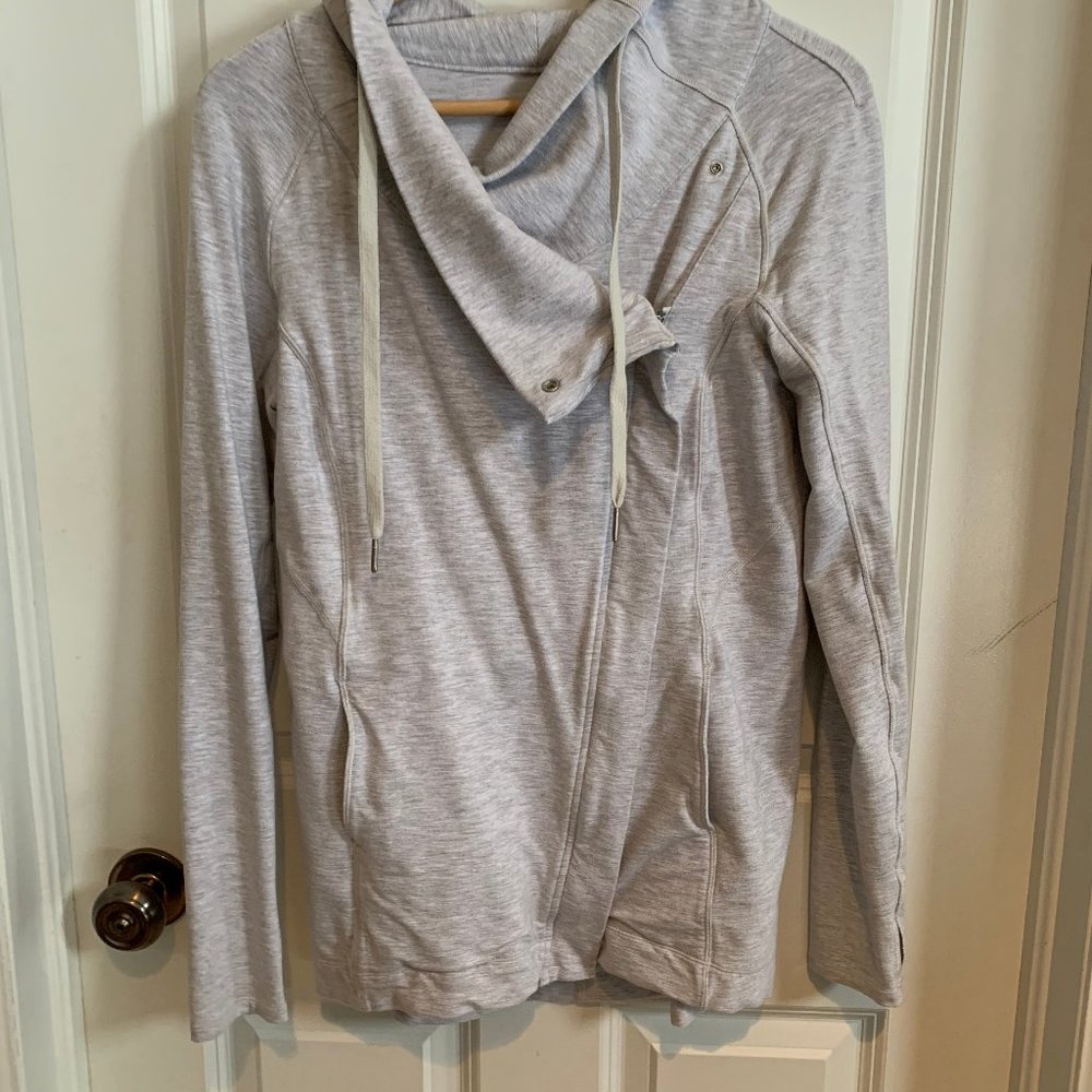 Lululemon Cocoon Wrap Jacket, Asymmetrical zip, size 4